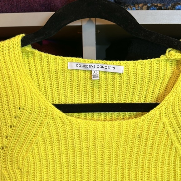 Collective concepts yellow short sleeve scoop neck knitted sweater size XS​ - Picture 2 of 3